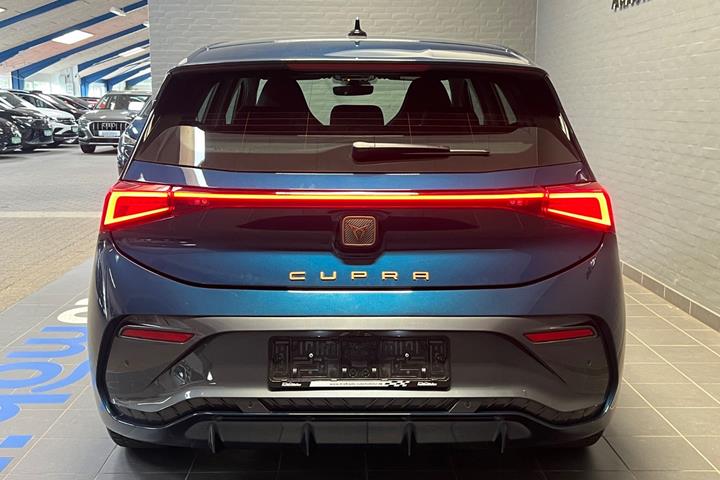 Blå Cupra Born fra 2023