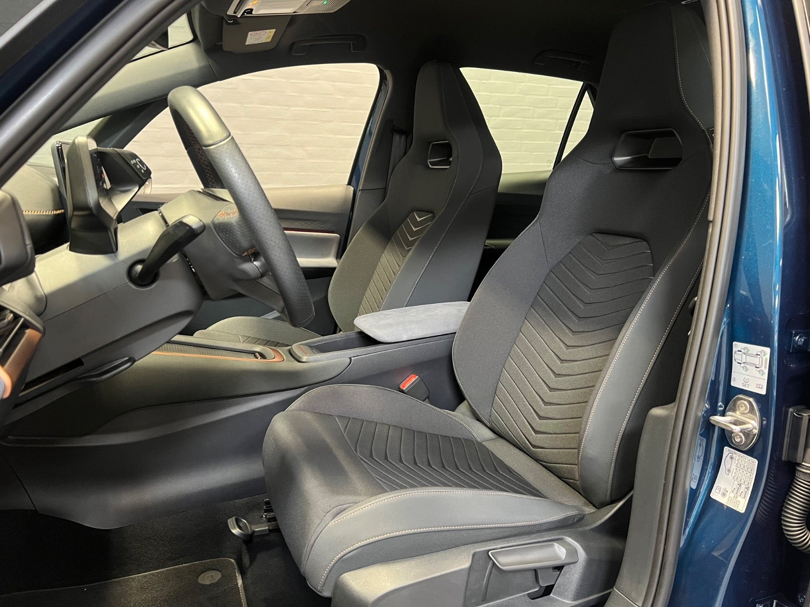 Blå Cupra Born fra 2023