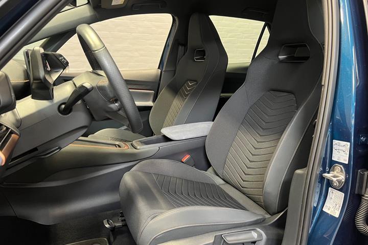Blå Cupra Born fra 2023