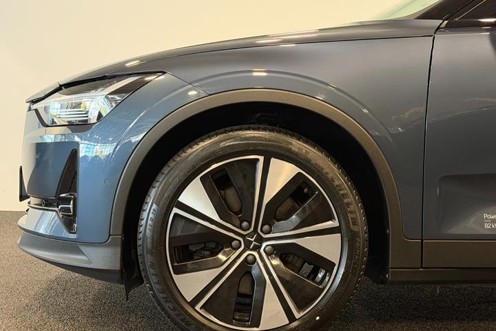 Blå Polestar 2 fra 2024