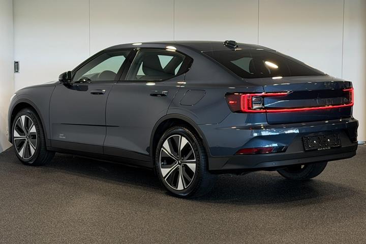 Blå Polestar 2 fra 2024