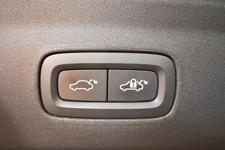 Blå Polestar 2 fra 2024