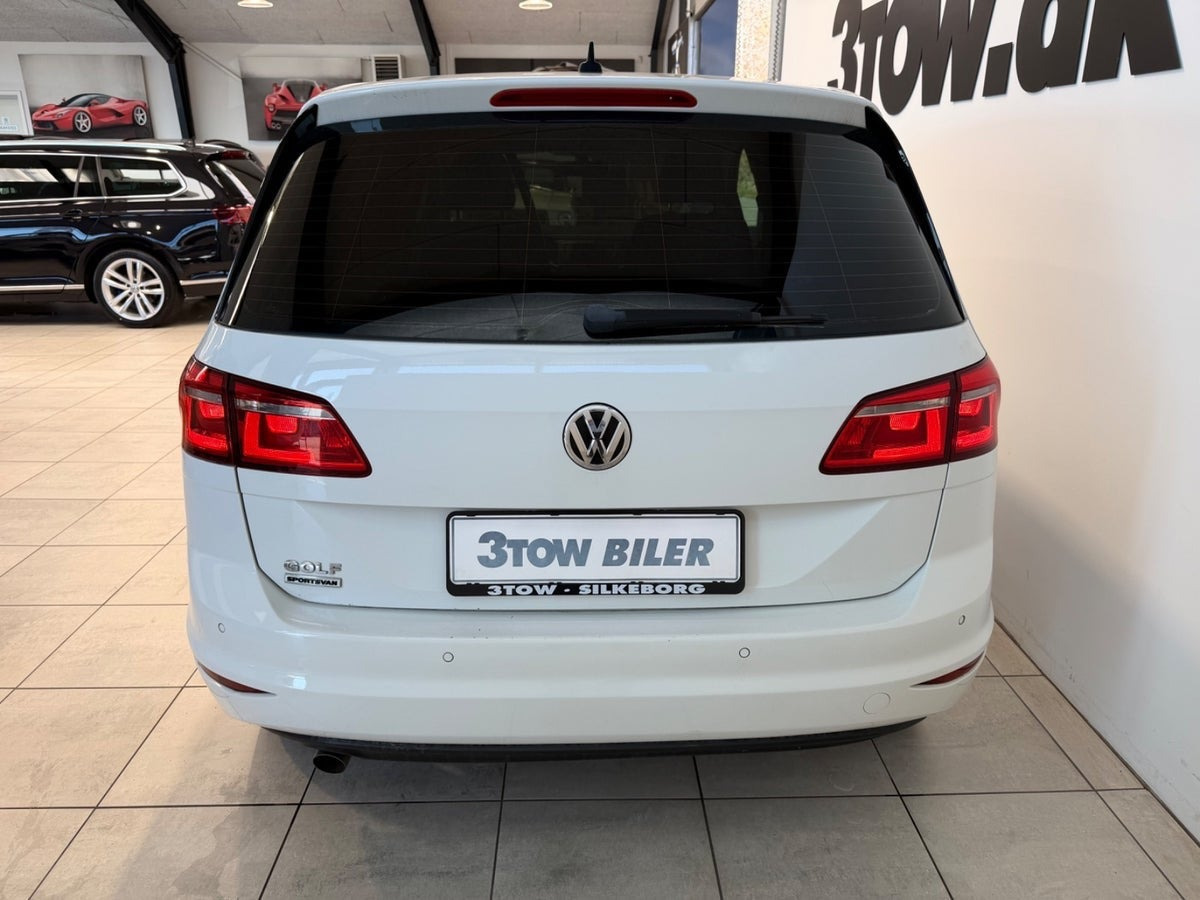 Hvid VW Golf Sportsvan fra 2017