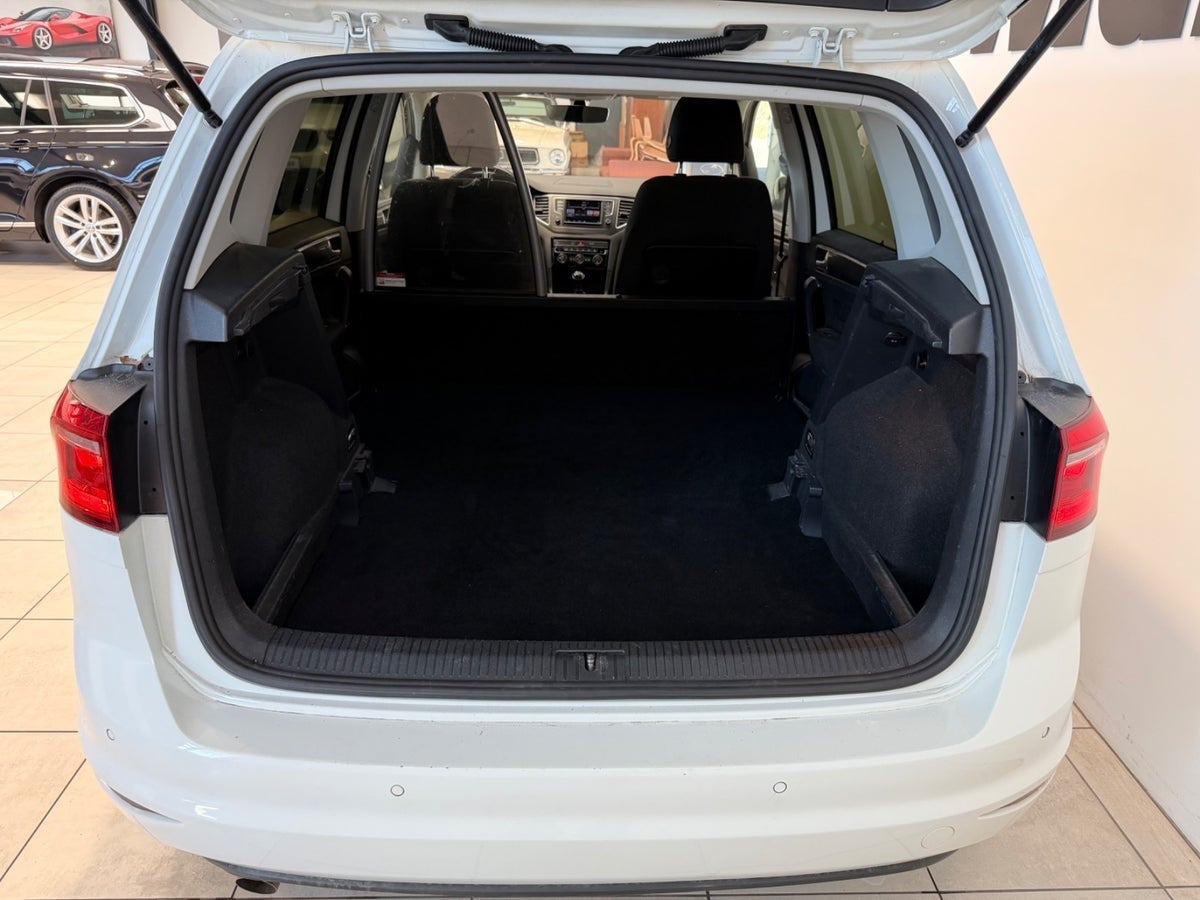 Hvid VW Golf Sportsvan fra 2017
