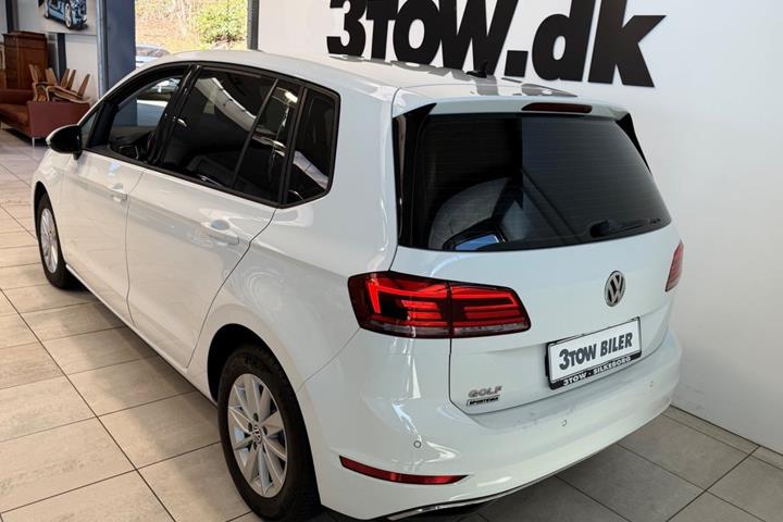 Hvid VW Golf Sportsvan fra 2019