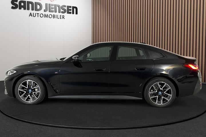 Sort BMW i4 fra 2024