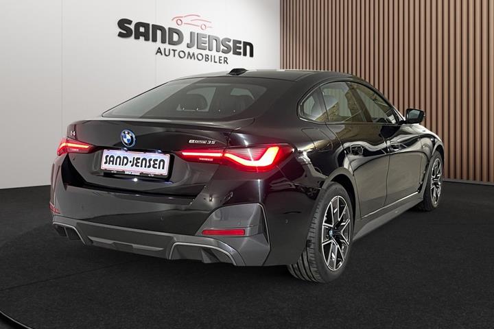 Sort BMW i4 fra 2024
