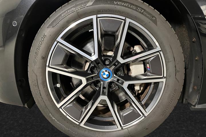 Sort BMW i4 fra 2024