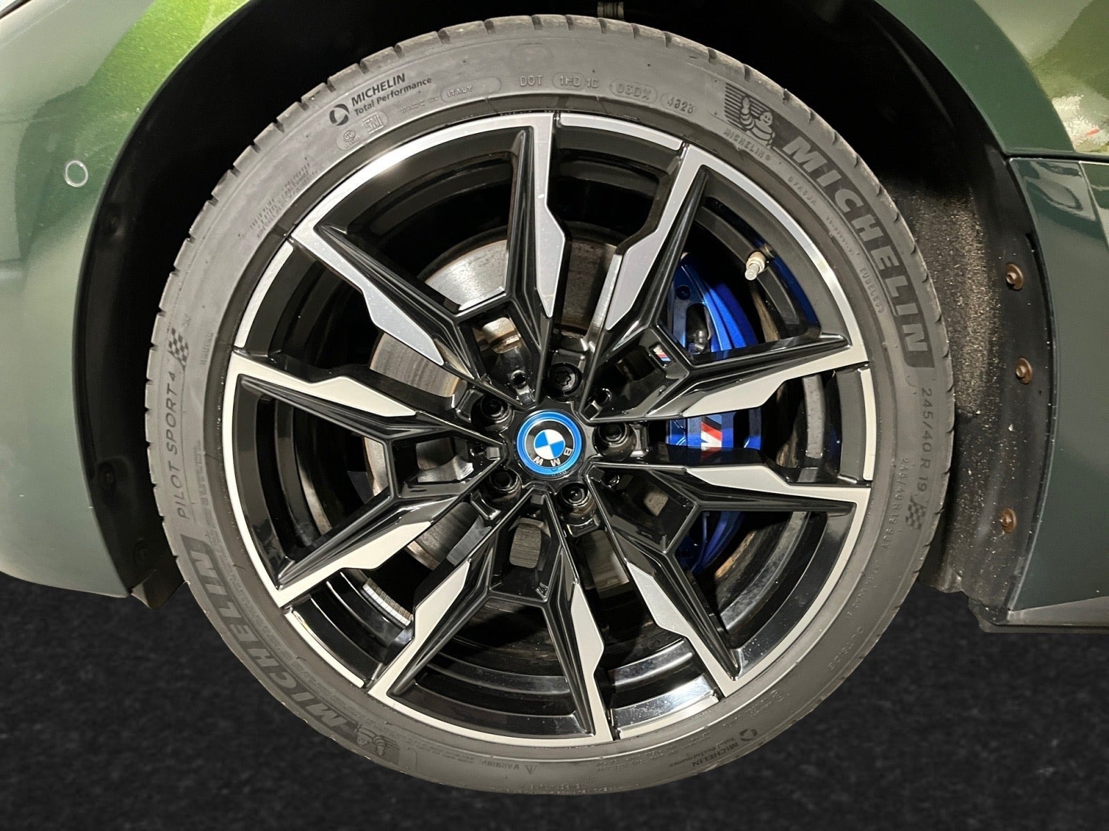 Grøn BMW i4 fra 2024
