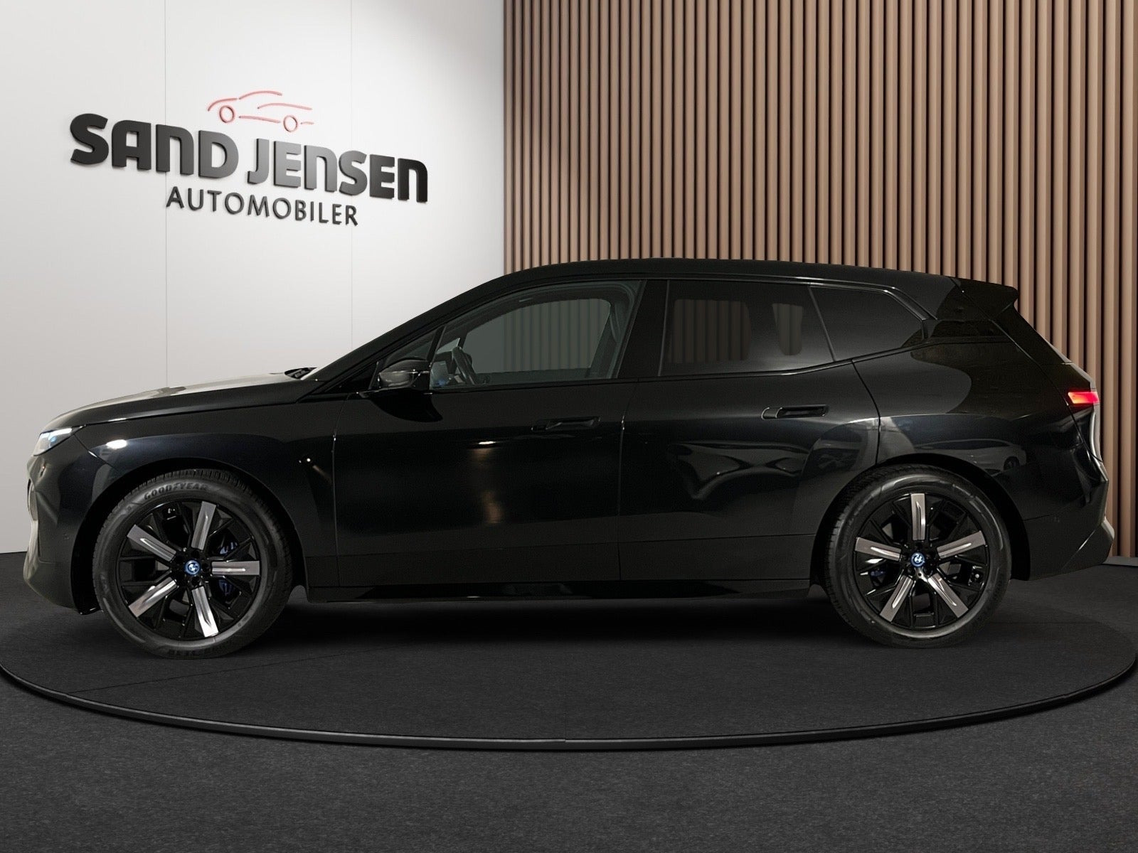 Sort BMW iX fra 2025