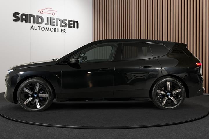 Sort BMW iX fra 2025