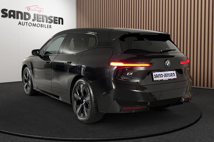 Sort BMW iX fra 2025