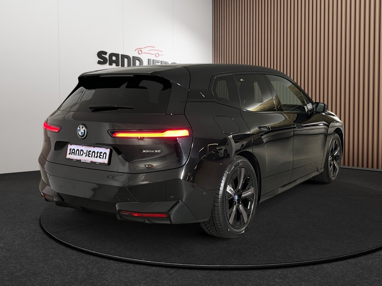 Sort BMW iX fra 2025