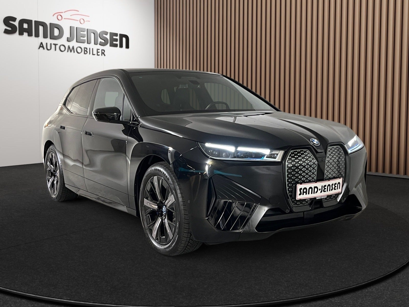 Sort BMW iX fra 2025