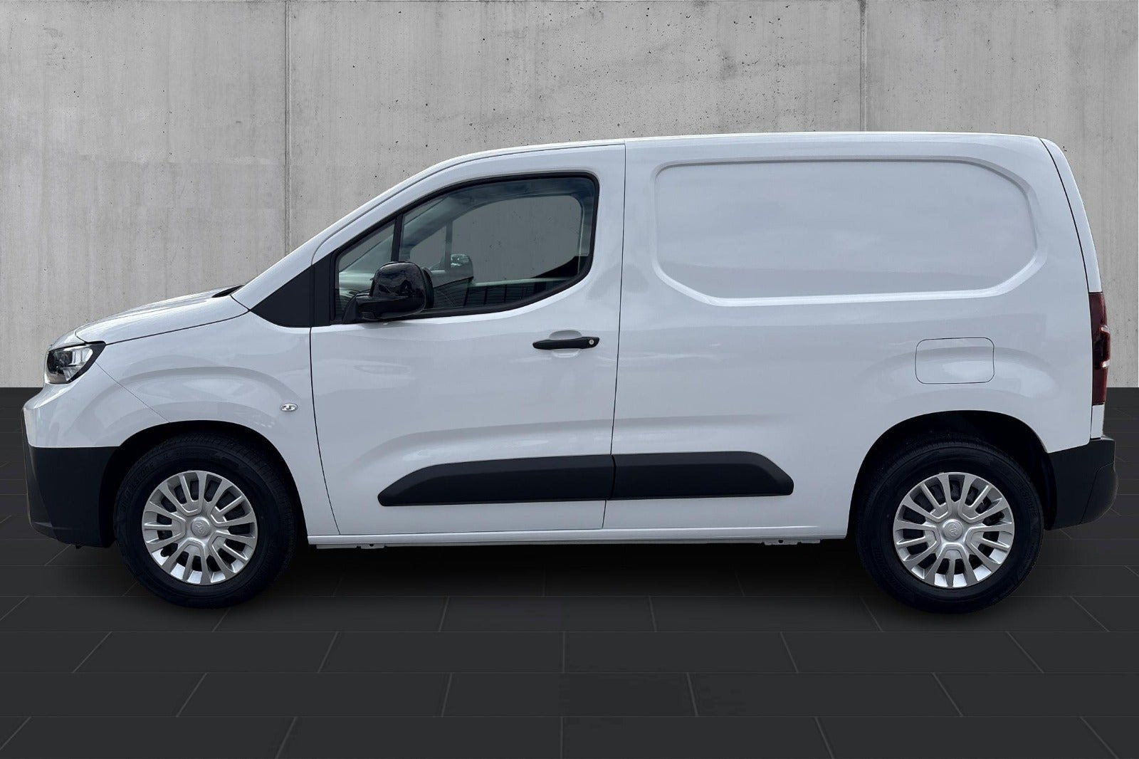 Hvid Toyota ProAce City fra 2026