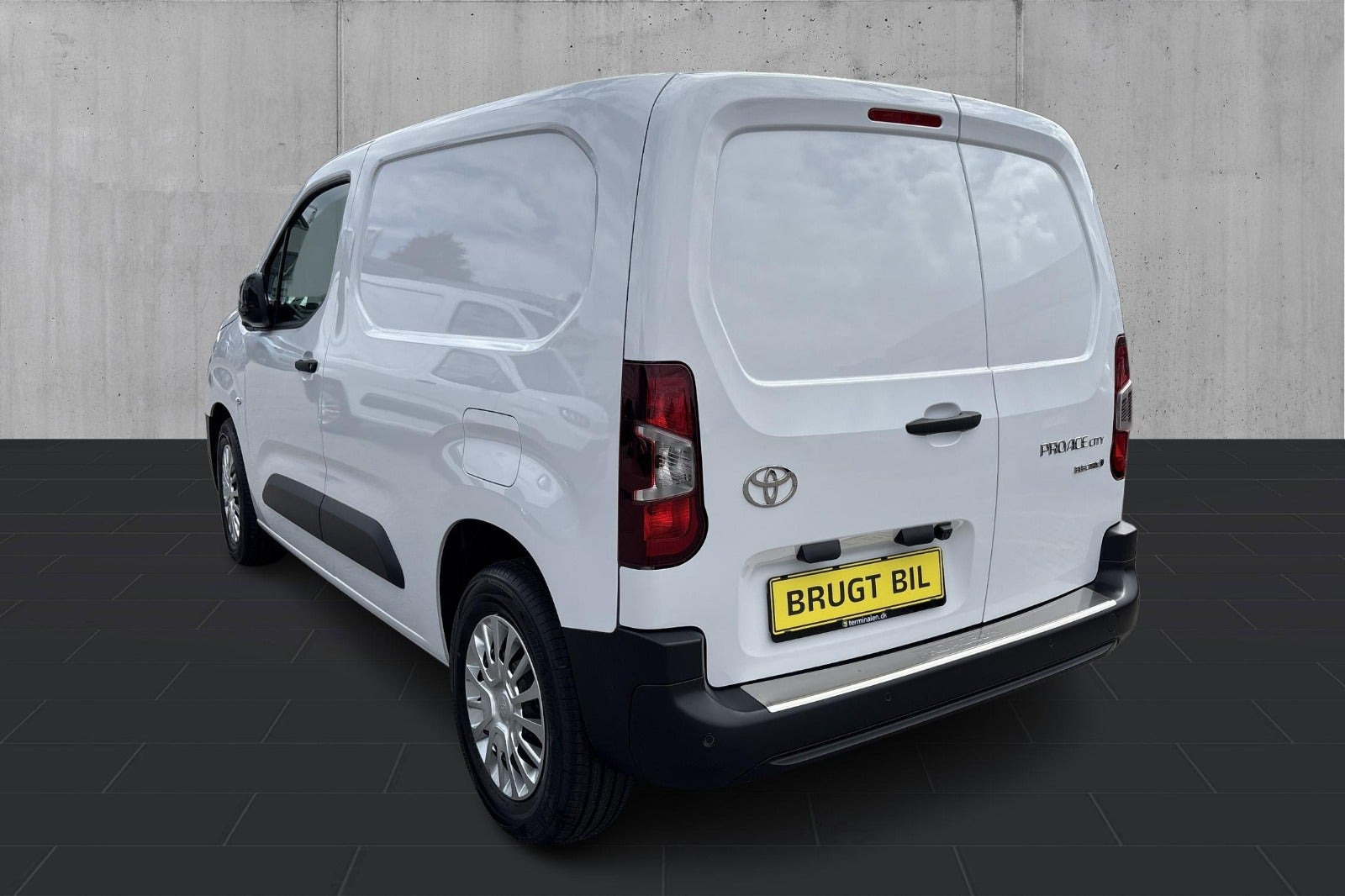Hvid Toyota ProAce City fra 2026