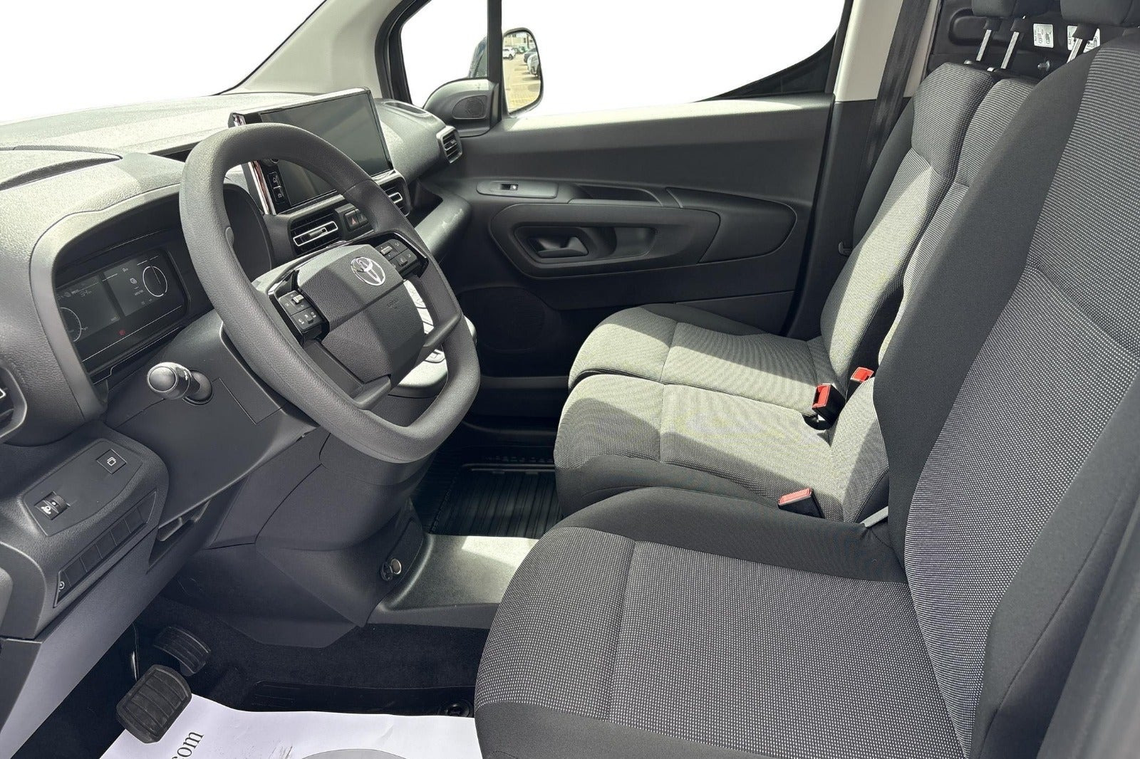 Hvid Toyota ProAce City fra 2026
