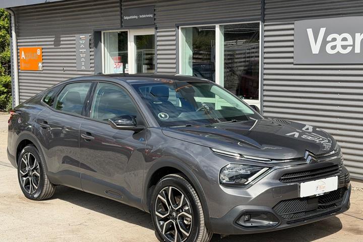 Grå Citroën ë-C4 X fra 2024 set udefra