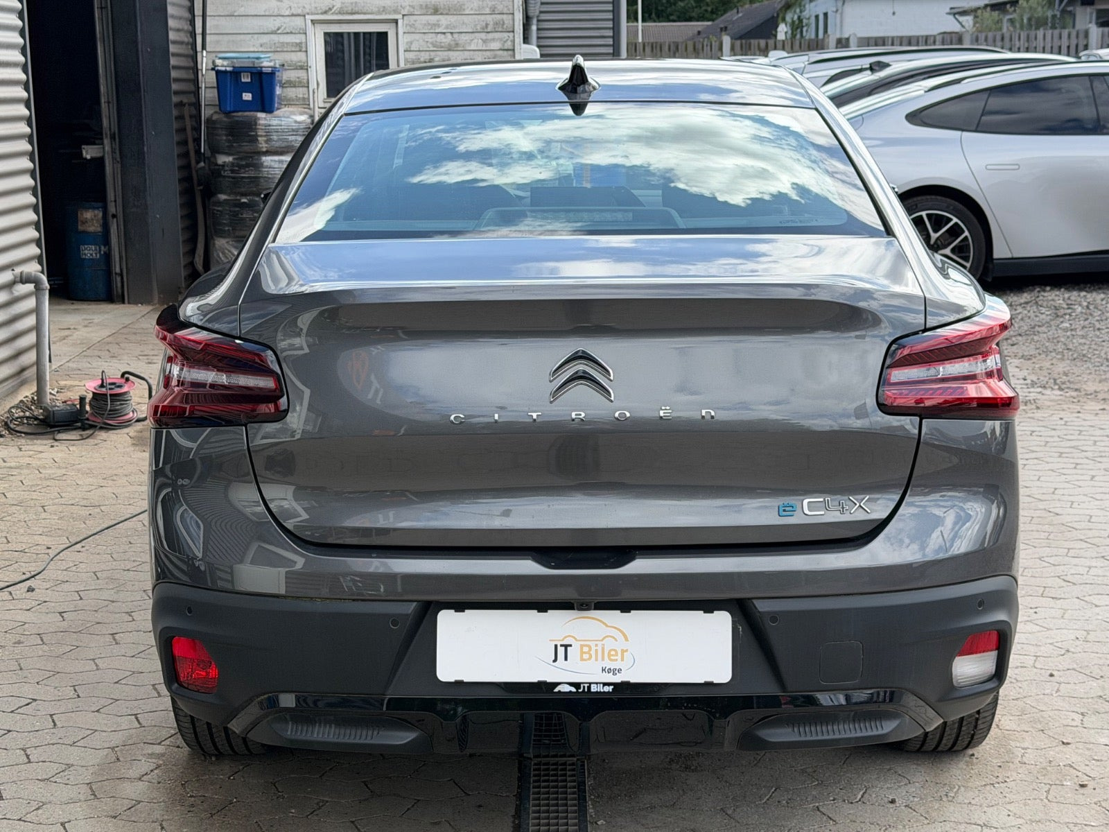 Grå Citroën ë-C4 X fra 2024