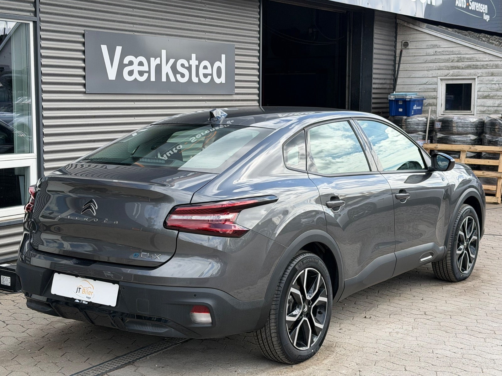 Grå Citroën ë-C4 X fra 2024