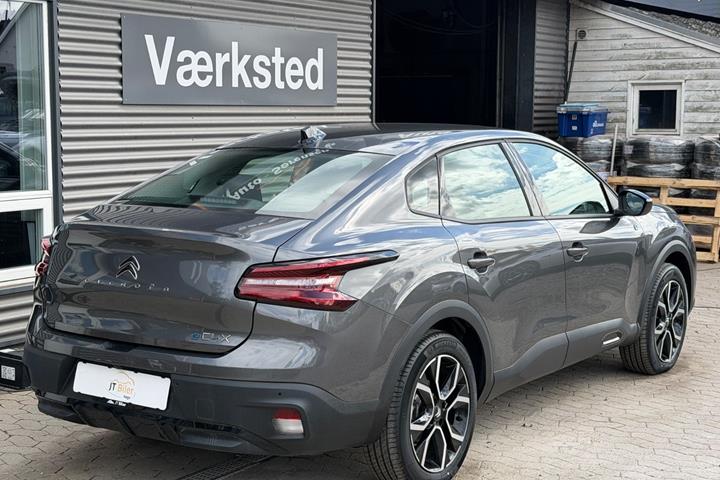 Grå Citroën ë-C4 X fra 2024