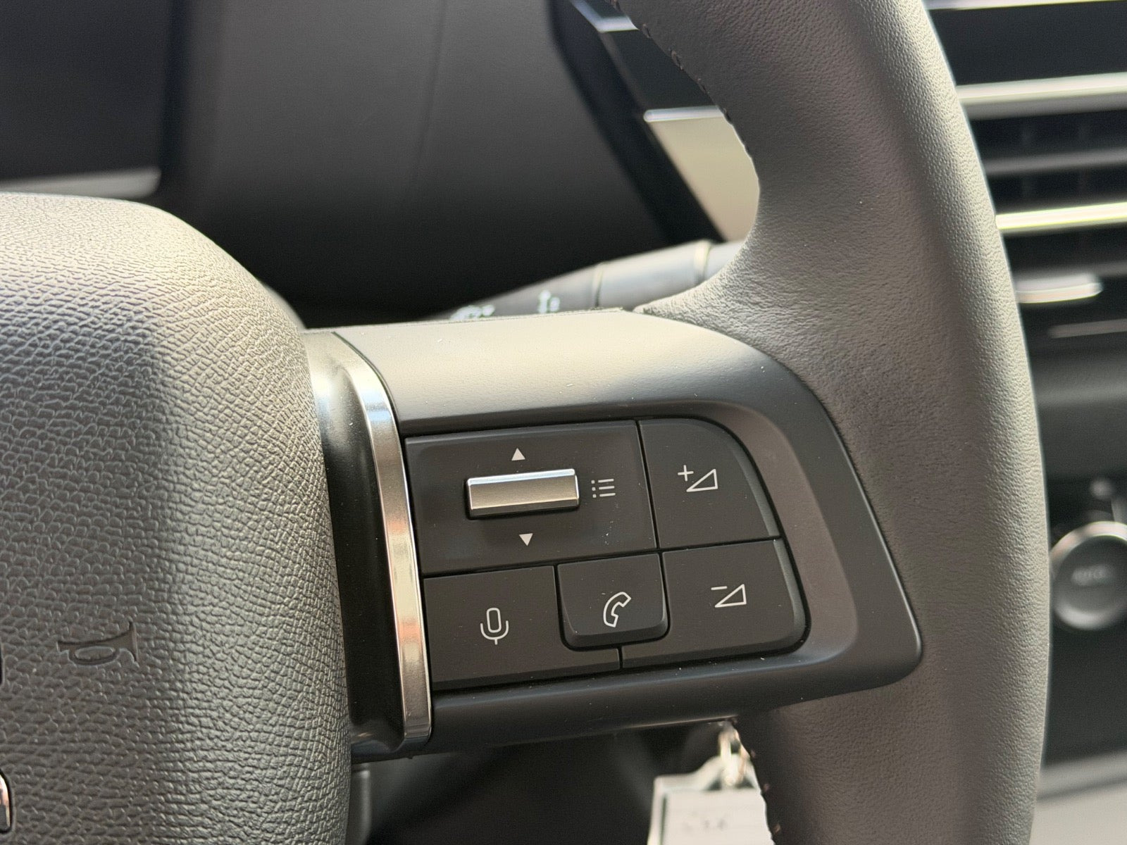 Grå Citroën ë-C4 X fra 2024