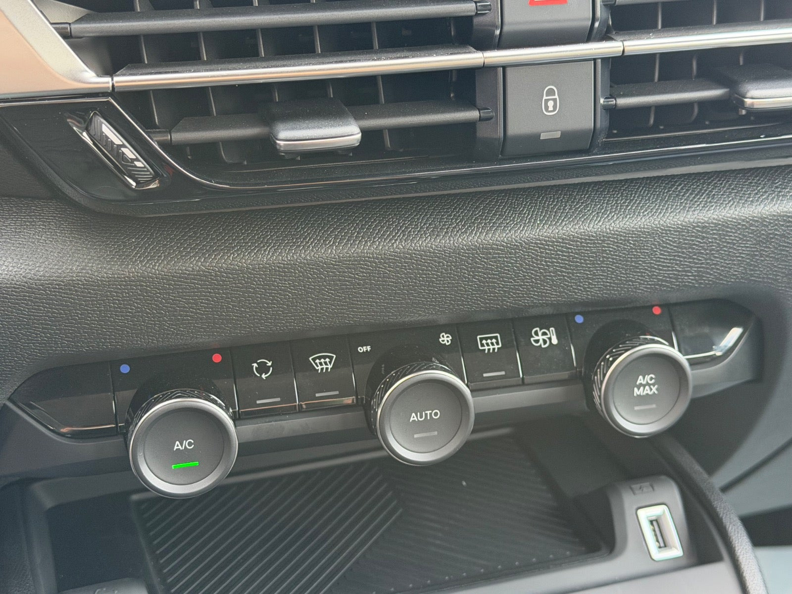 Grå Citroën ë-C4 X fra 2024