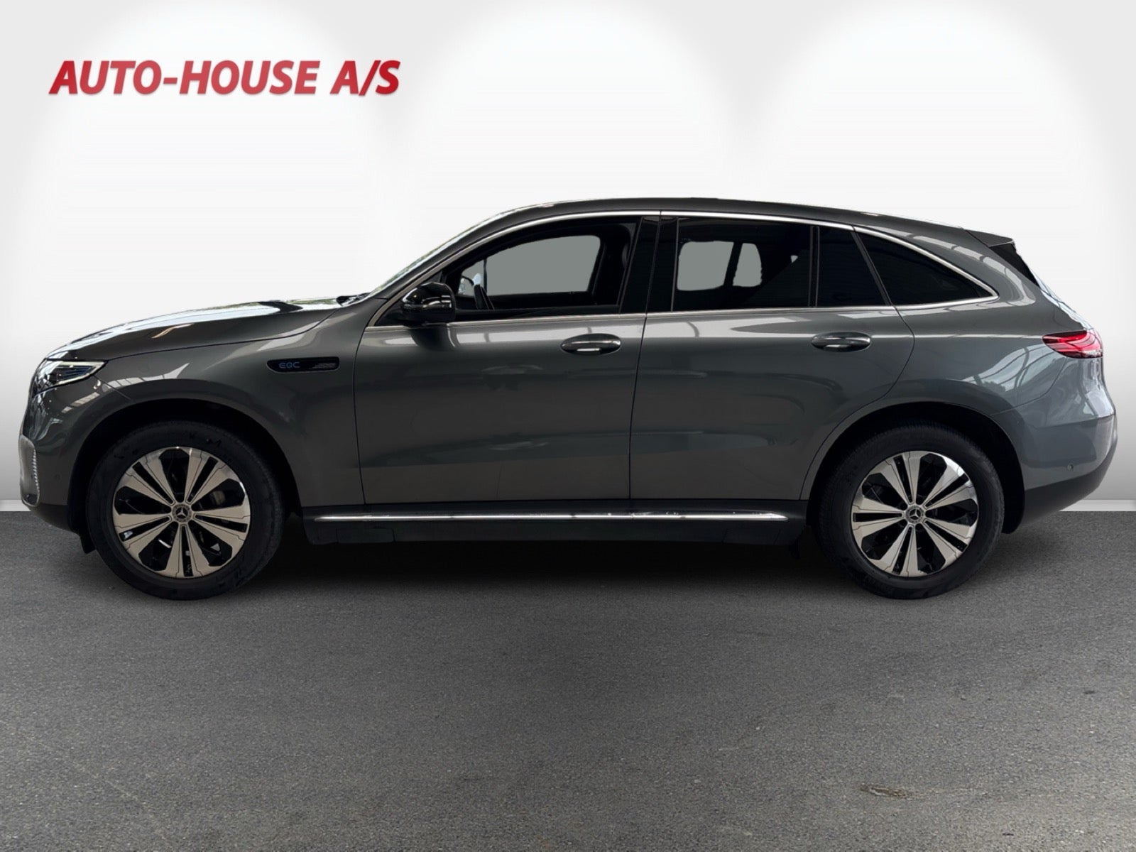 Grå Mercedes EQC400 fra 2023