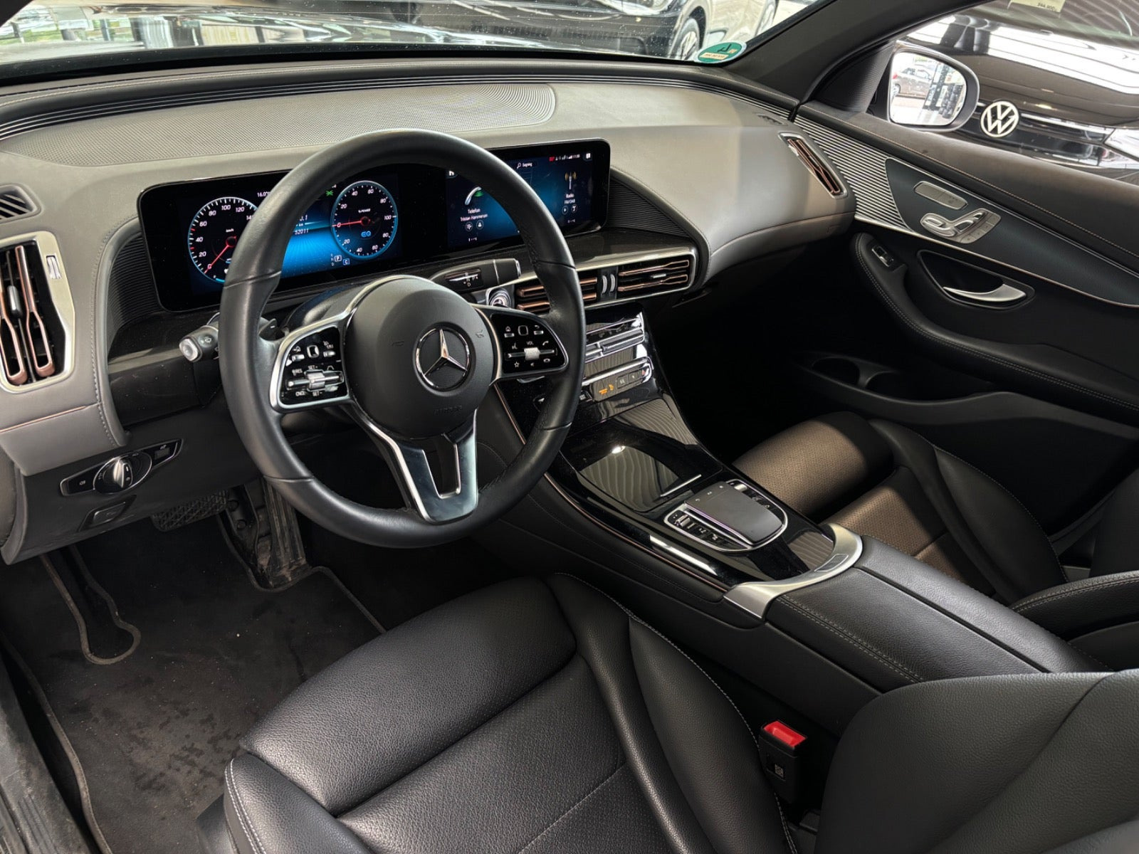 Grå Mercedes EQC400 fra 2023