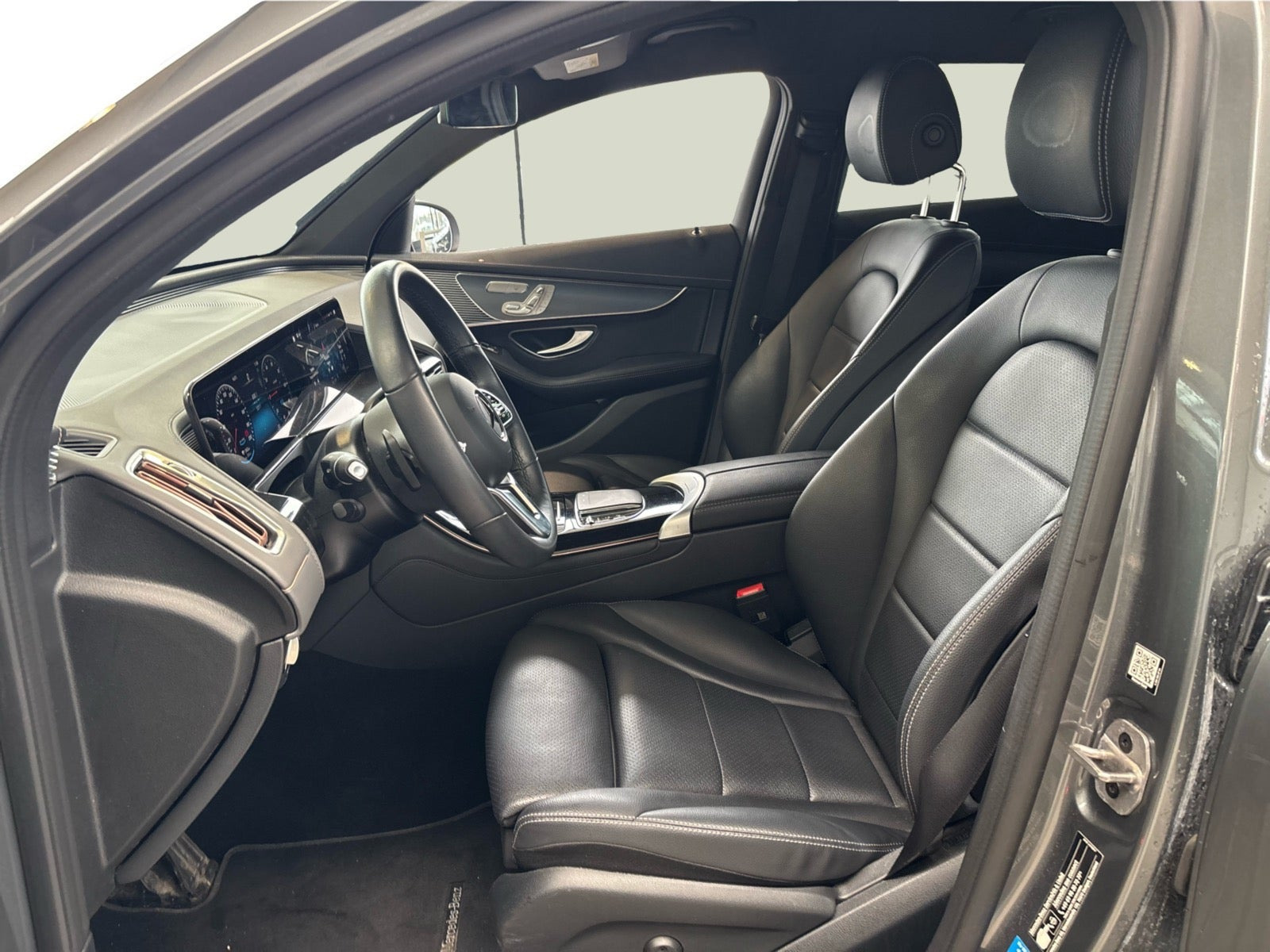 Grå Mercedes EQC400 fra 2023