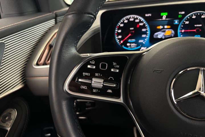 Grå Mercedes EQC400 fra 2023