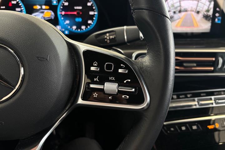 Grå Mercedes EQC400 fra 2023