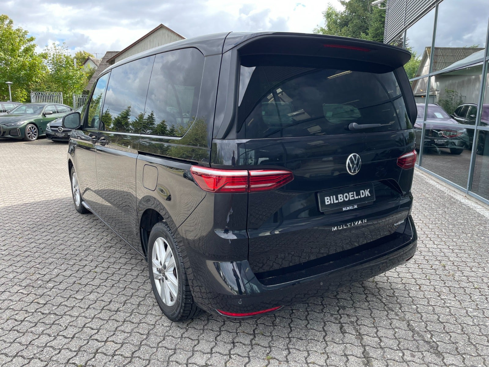 Sort VW Multivan fra 2023