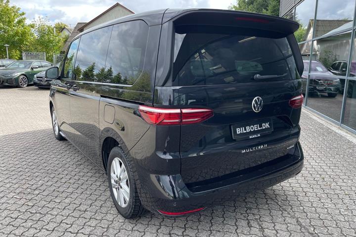 Sort VW Multivan fra 2023