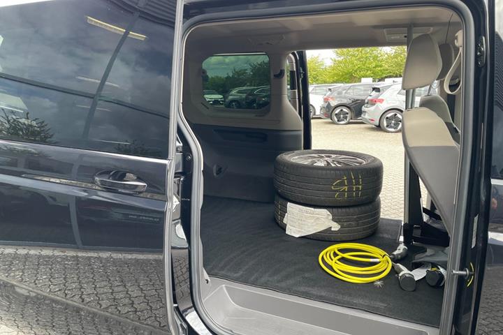 Sort VW Multivan fra 2023