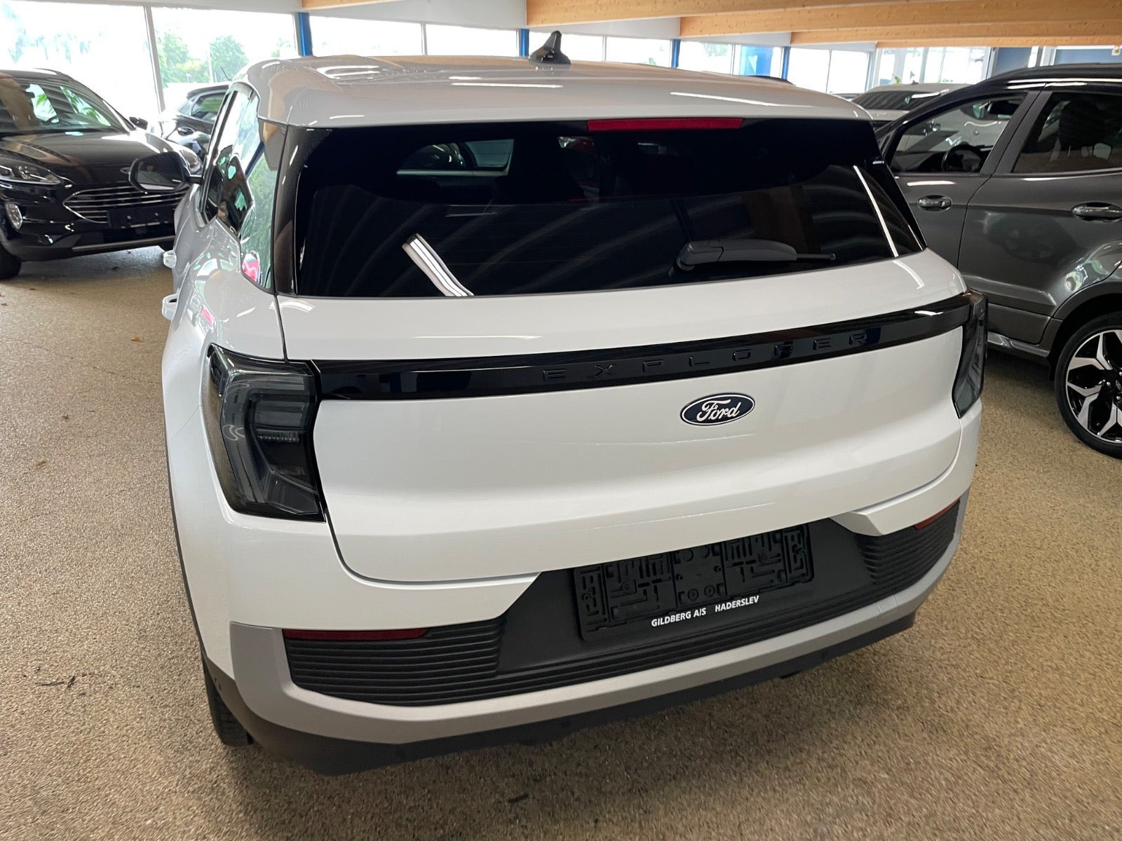 Hvid Ford Explorer fra 2025