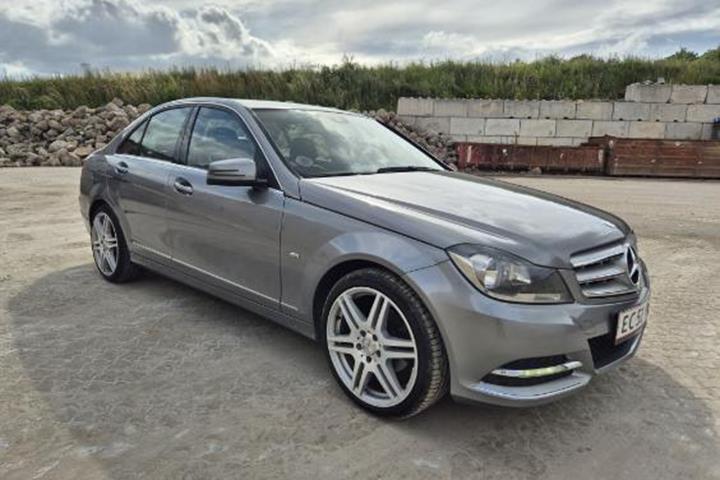 Grå Mercedes C180 fra 2011