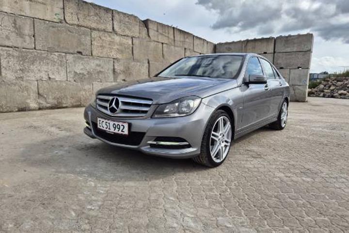 Grå Mercedes C180 fra 2011