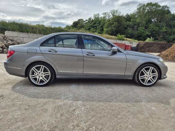 Grå Mercedes C180 fra 2011