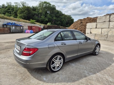 Grå Mercedes C180 fra 2011
