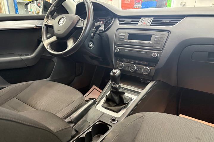 Grøn Skoda Octavia fra 2014