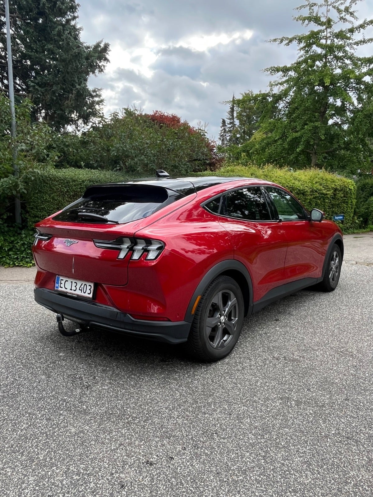 Rød Ford Mustang Mach-E fra 2023