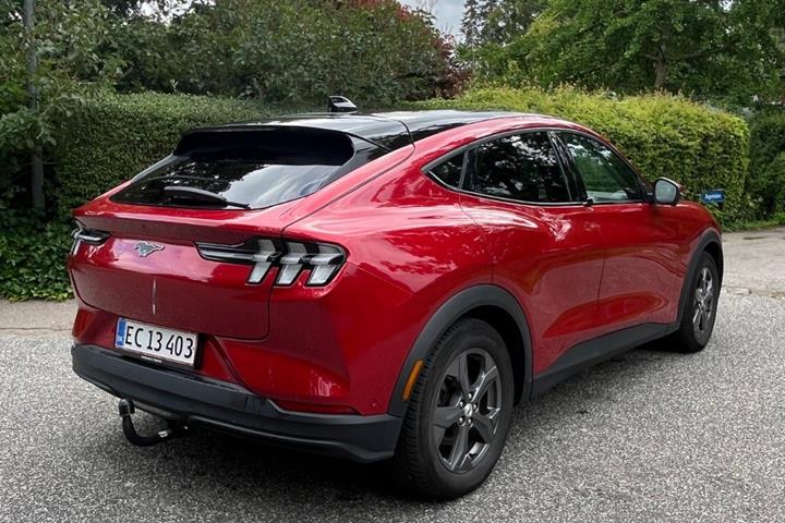 Rød Ford Mustang Mach-E fra 2023