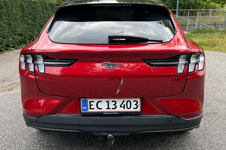Rød Ford Mustang Mach-E fra 2023