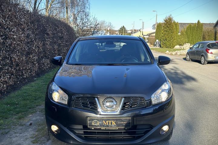 Sort Nissan Qashqai fra 2011