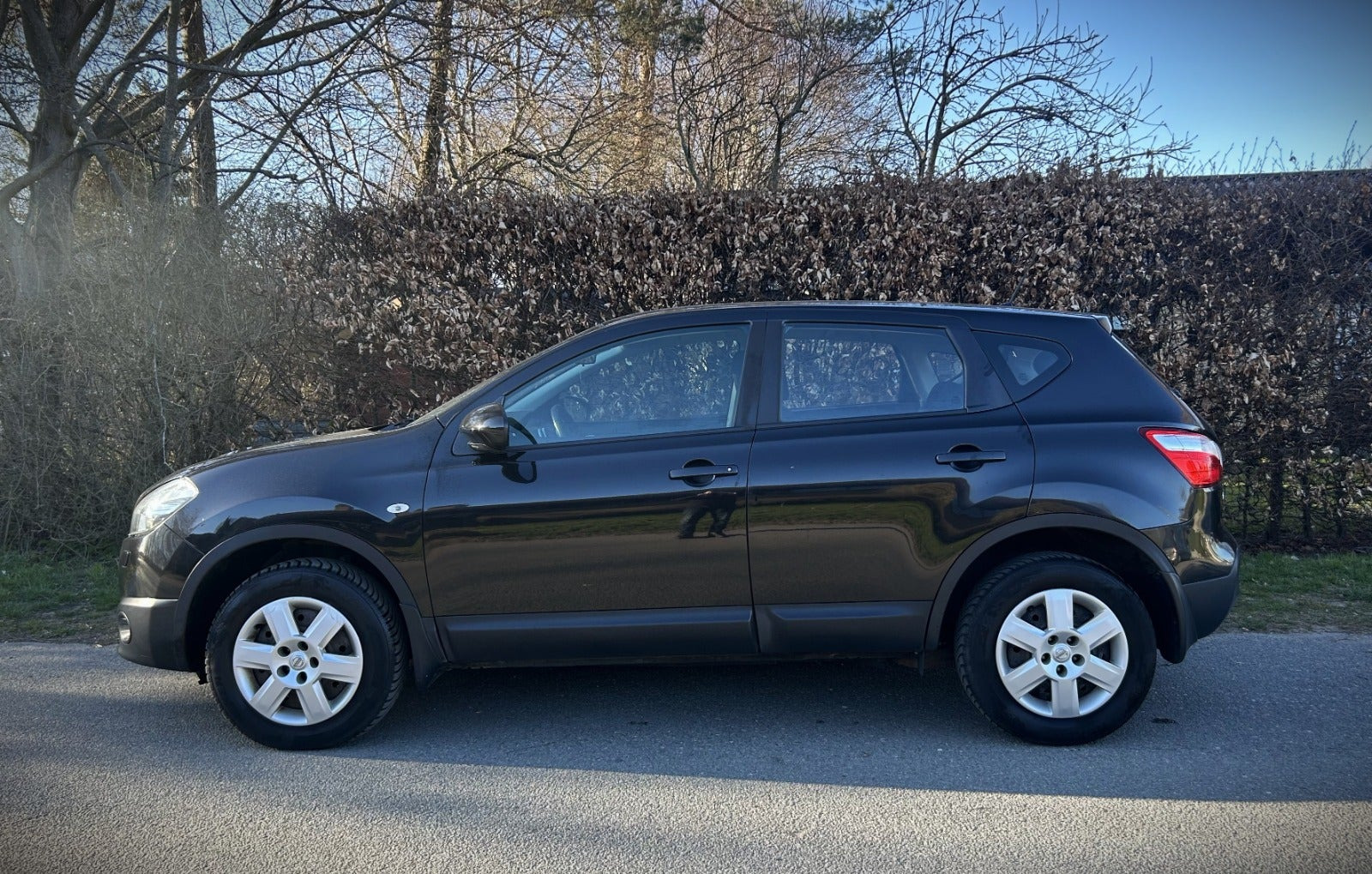Sort Nissan Qashqai fra 2011