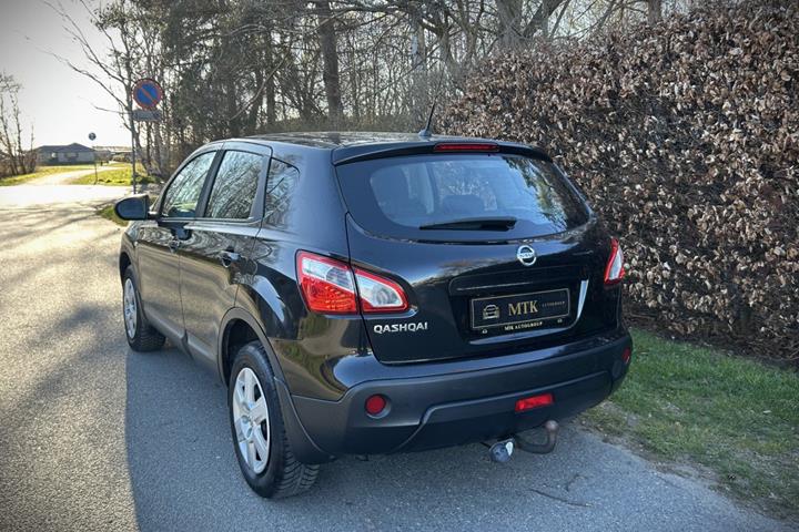 Sort Nissan Qashqai fra 2011