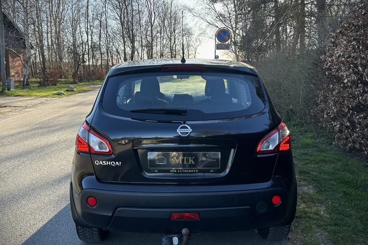 Sort Nissan Qashqai fra 2011