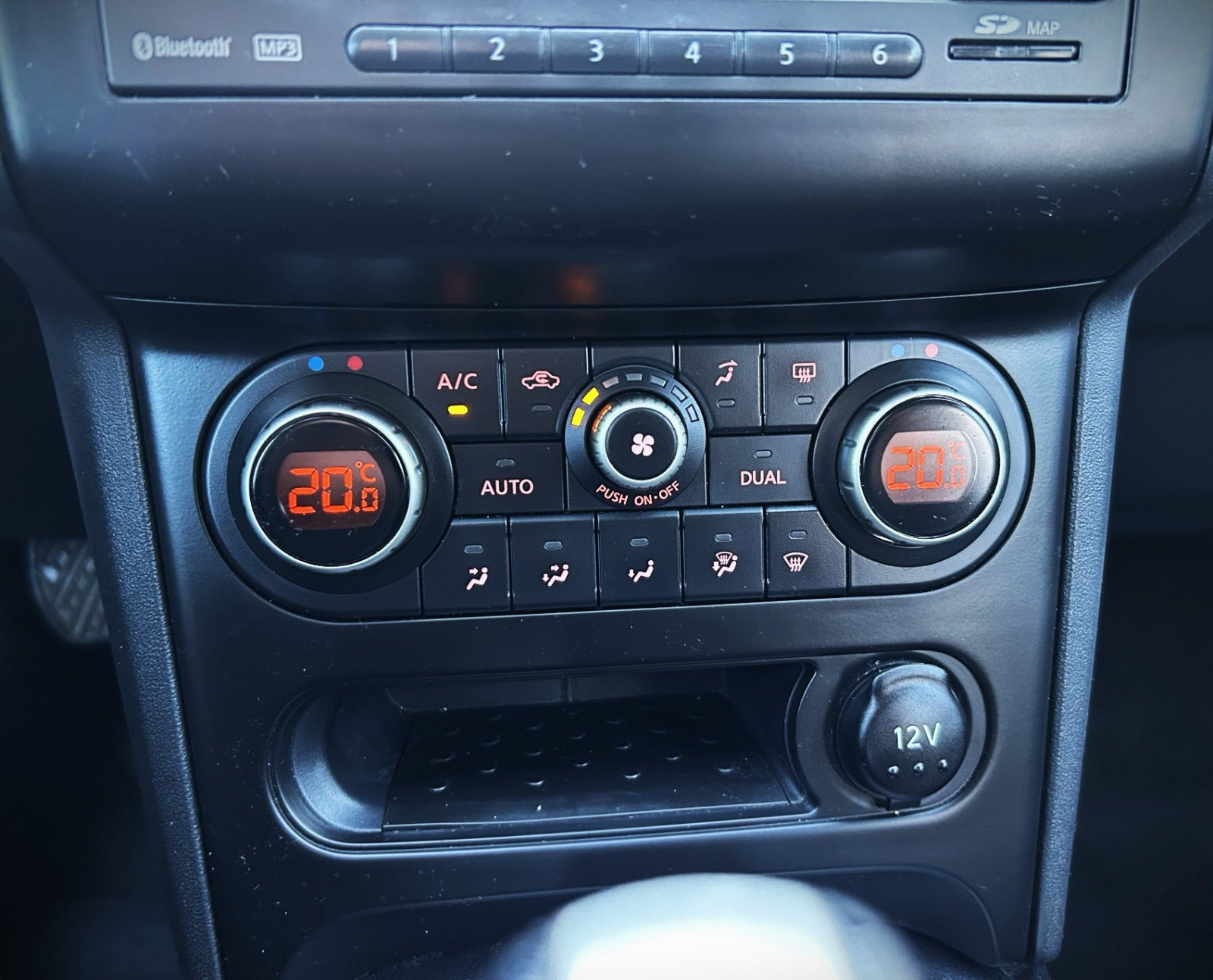 Sort Nissan Qashqai fra 2011