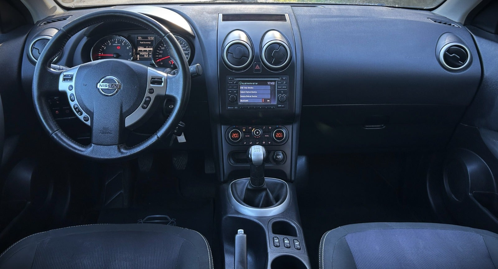 Sort Nissan Qashqai fra 2011